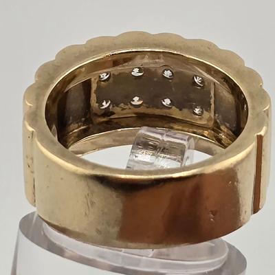 Lot 52: 14k Gold Ring with 8 Diamonds / Size 6 / 11g