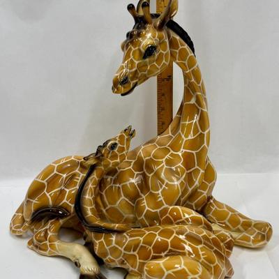 Sale Photo Thumbnail #4: Wonderful attention to detail. This porcelain ceramic statue is in very good condition.