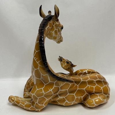 Sale Photo Thumbnail #11: Wonderful attention to detail. This porcelain ceramic statue is in very good condition.