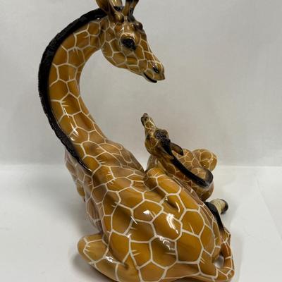 Sale Photo Thumbnail #9: Wonderful attention to detail. This porcelain ceramic statue is in very good condition.