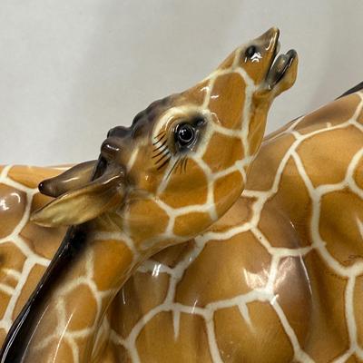 Sale Photo Thumbnail #2: Wonderful attention to detail. This porcelain ceramic statue is in very good condition.