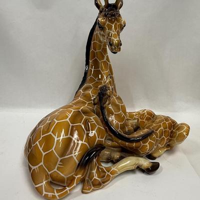 Sale Photo Thumbnail #8: Wonderful attention to detail. This porcelain ceramic statue is in very good condition.