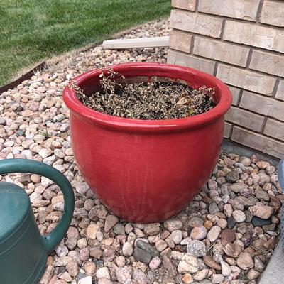 FLOWER POTS AND GARDEN TOOLS