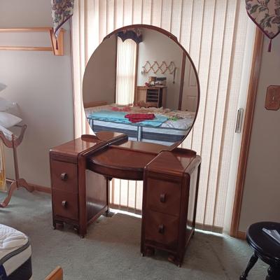 ANTIQUE VANITY WITH MIRROR