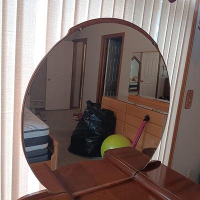 ANTIQUE VANITY WITH MIRROR