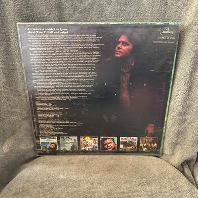 Sale Photo Thumbnail #379: "Tom T. Hall's Greatest Hits" by the renowned country music artist, Tom T. Hall.
Here's information about the album and artist based on the cover:
Artist: Tom T. Hall, often called "The Storyteller," was an influential American country music singer-songwr