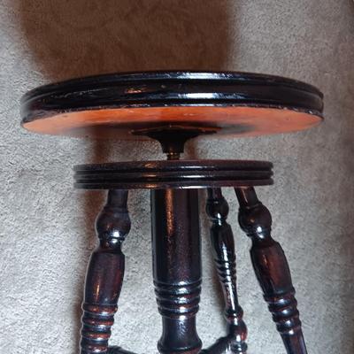 ANTIQUE ADJUSTABLE HEIGHT PIANO STOOL WITH GLASS BALL CLAW FEET