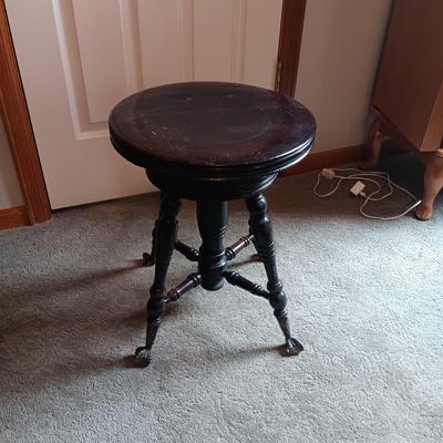 ANTIQUE ADJUSTABLE HEIGHT PIANO STOOL WITH GLASS BALL CLAW FEET