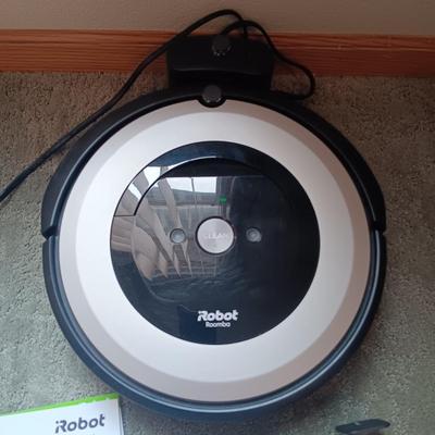 ROBOT ROOMBA VACUUM