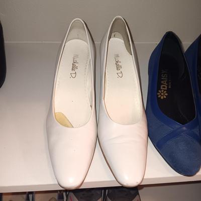 LADIES DRESS SHOES (8 - 8.5)