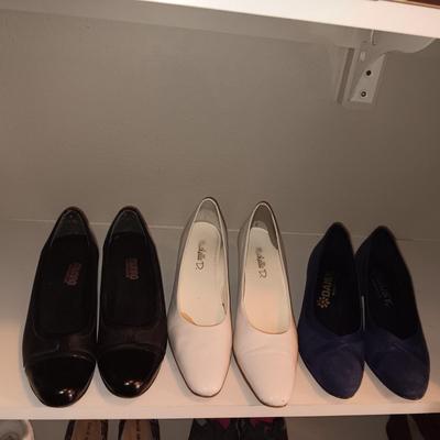 LADIES DRESS SHOES (8 - 8.5)