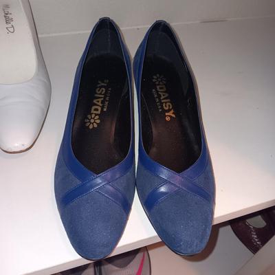 LADIES DRESS SHOES (8 - 8.5)