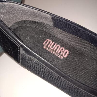 LADIES DRESS SHOES (8 - 8.5)