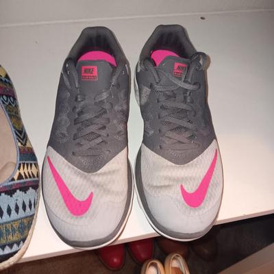 LADIES NIKE AND OTHER CASUAL SHOES (8 - 8.5)