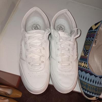 LADIES NIKE AND OTHER CASUAL SHOES (8 - 8.5)