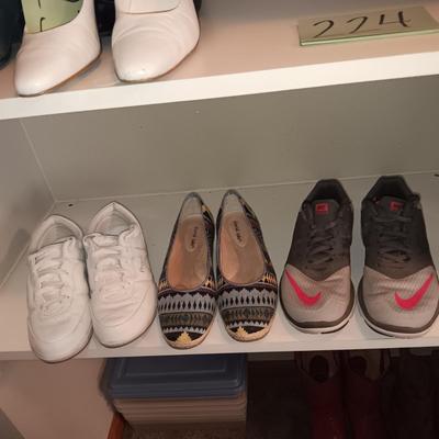 LADIES NIKE AND OTHER CASUAL SHOES (8 - 8.5)