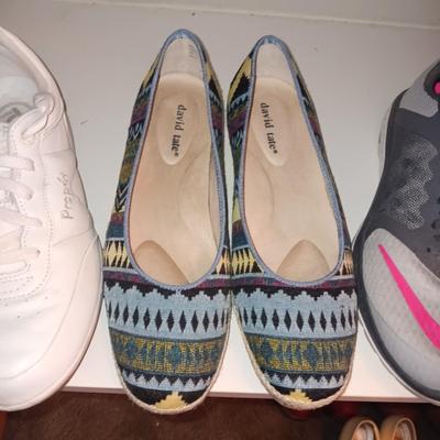 LADIES NIKE AND OTHER CASUAL SHOES (8 - 8.5)