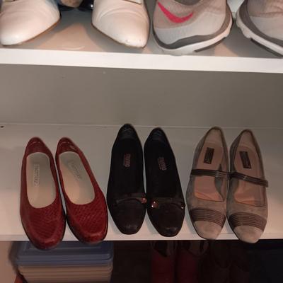 LADIES DRESS SHOES (8 - 8.5)