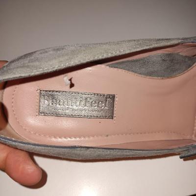 LADIES DRESS SHOES (8 - 8.5)