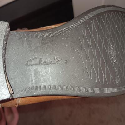 LADIES JUSTIN BOOTS, CLARK'S SHORT BOOTS AND DRESS SHOES (8 - 8.5)