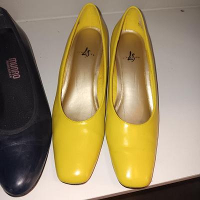 LADIES DRESS SHOES (8 - 8.5)