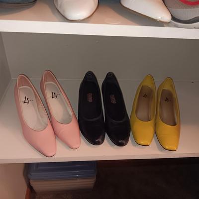 LADIES DRESS SHOES (8 - 8.5)