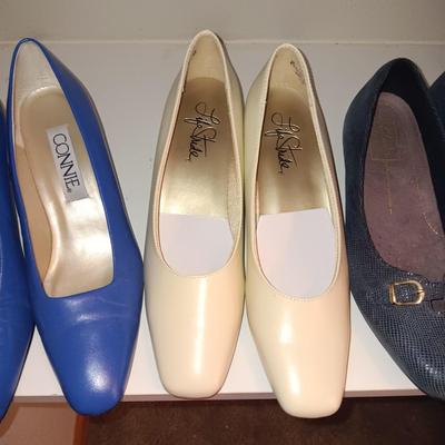 3 PAIRS OF LADIES DRESS SHOES AND SAS CASUAL SHOES (8 - 8.5)