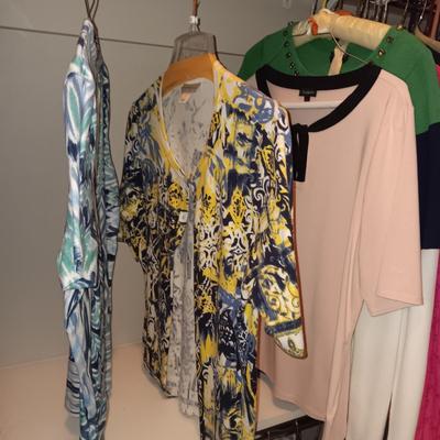 A LARGE COLLECTION OF LADIES CASUAL SHIRTS, SWEATERS, LIGHT JACKETS FROM TALBOTS, COLDCREEK, CHICO'S AND MORE (MED)