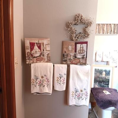 GUEST TOWELS, BATHROOM DECOR AND RUG