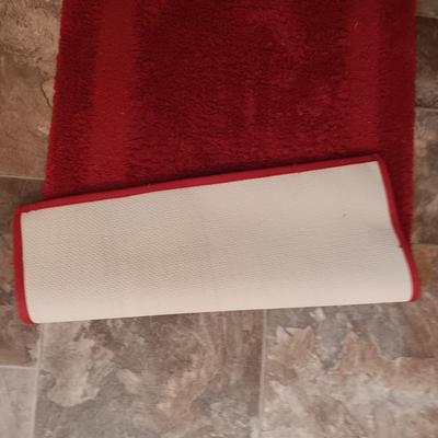 GUEST TOWELS, BATHROOM DECOR AND RUG