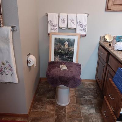 GUEST HAND TOWELS, BATHROOM DECOR AND RUG IN PURPLE AND VIOLET