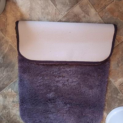 GUEST HAND TOWELS, BATHROOM DECOR AND RUG IN PURPLE AND VIOLET