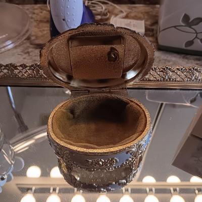 CONAIR ELECTRIC SHAVER, DRESSER MIRROR, MUSICAL TRINKET BOX AND MORE