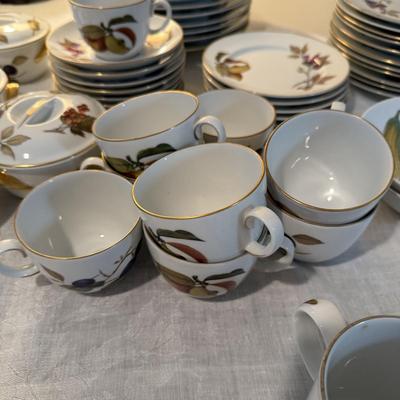 948 Royal Worcester "Evesham" Porcelain Lot