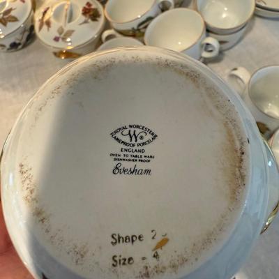 948 Royal Worcester "Evesham" Porcelain Lot