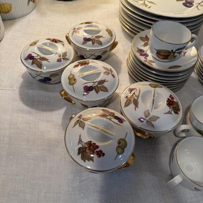 948 Royal Worcester "Evesham" Porcelain Lot