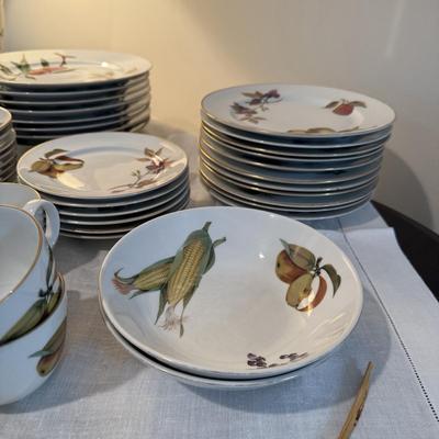 948 Royal Worcester "Evesham" Porcelain Lot