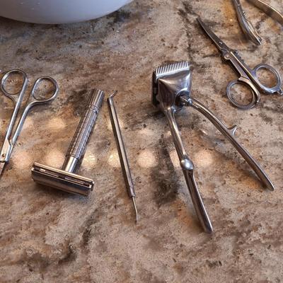 ALFRED MEAKIN ROYAL IRONSTONE CHAMBER POT AND OLD SHAVERS PLUS GROOMING TOOLS