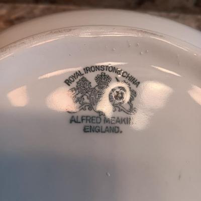 ALFRED MEAKIN ROYAL IRONSTONE CHAMBER POT AND OLD SHAVERS PLUS GROOMING TOOLS
