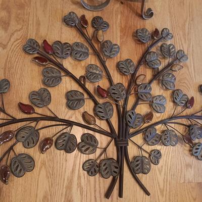 TIN AND CERAMIC LEAF WALL HANGING PLUS AN IRON CANDLE HOLDER W/FLAMELESS CANDLES