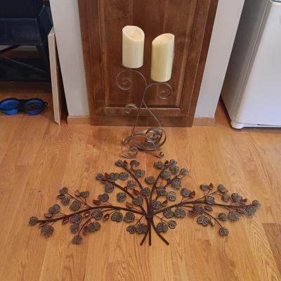 TIN AND CERAMIC LEAF WALL HANGING PLUS AN IRON CANDLE HOLDER W/FLAMELESS CANDLES