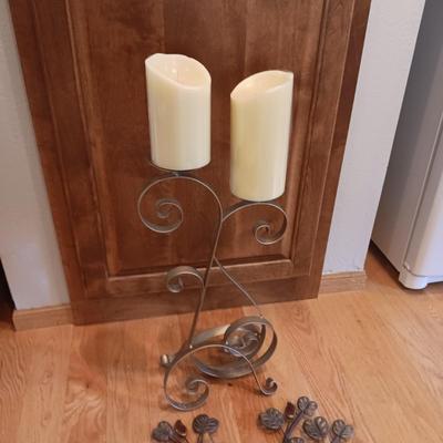 TIN AND CERAMIC LEAF WALL HANGING PLUS AN IRON CANDLE HOLDER W/FLAMELESS CANDLES