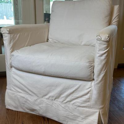 Lee Industries Slipcover Swivel Armchair (2 of 2)