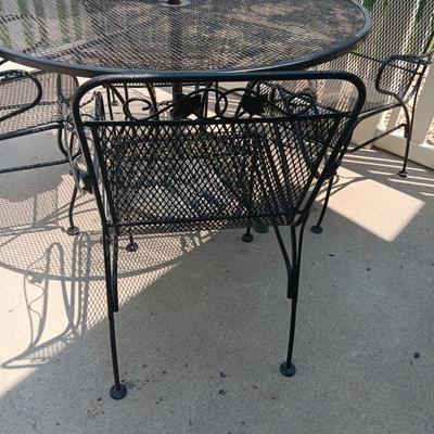 ROUND METAL MESH PATIO TABLE WITH 4 CHAIRS, UMBRELLA STAND AND UMBRELLA
