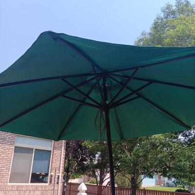 ROUND METAL MESH PATIO TABLE WITH 4 CHAIRS, UMBRELLA STAND AND UMBRELLA