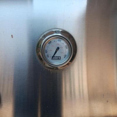 WEBER PROPANE OR GAS GRILL WITH FOLD DOWN SIDE TABLES