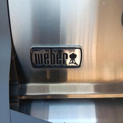 WEBER PROPANE OR GAS GRILL WITH FOLD DOWN SIDE TABLES