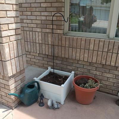 FLOWER POTS, CAST IRON FROG, CONCRETE SQUIRREL & WATERING CAN