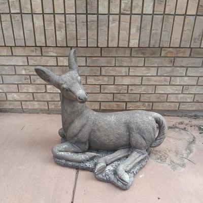 HEAVY CONCRETE DEER