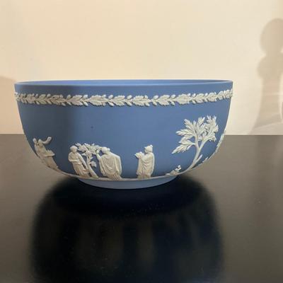 970 Wedgwood Jasperware Bowl With Stoneware Platter